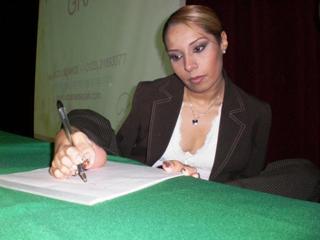 Adriana Macías feet photo 10