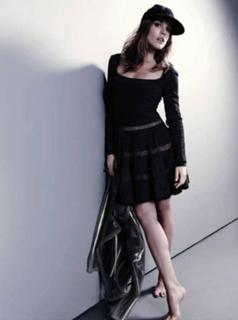 Adriana Ugarte feet photo thumbnail