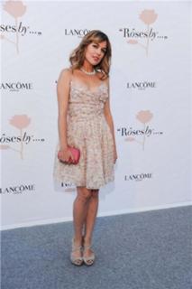 Adriana Ugarte feet photo thumbnail