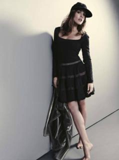 Adriana Ugarte feet photo thumbnail