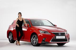 Adriana Ugarte feet photo thumbnail