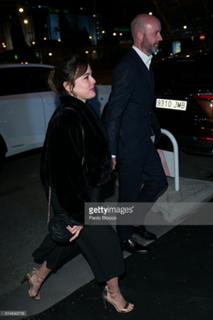 Adriana Ugarte feet photo thumbnail