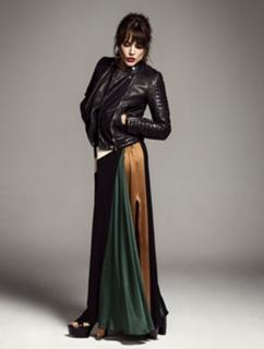 Adriana Ugarte feet photo thumbnail