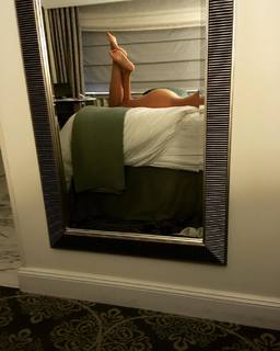 Adriana Ugarte feet photo thumbnail