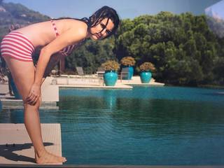 Adriana Ugarte feet photo thumbnail