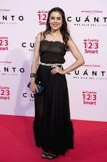 Adriana Ugarte feet photo thumbnail