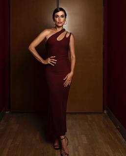 Adriana Ugarte feet photo thumbnail