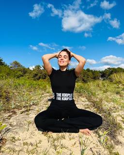 Adriana Ugarte feet photo thumbnail