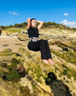 Adriana Ugarte feet photo thumbnail