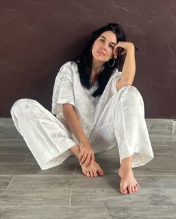Adriana Ugarte feet photo thumbnail