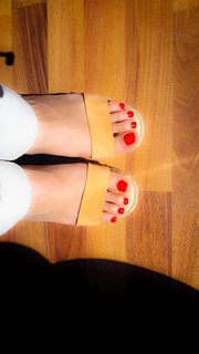 Adriana Volpe feet photo thumbnail