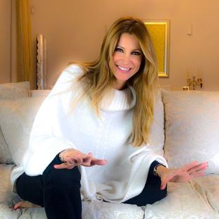 Adriana Volpe feet photo thumbnail