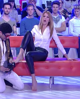 Adriana Volpe feet photo thumbnail