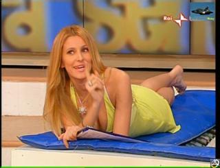 Adriana Volpe feet photo thumbnail