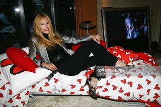 Adriana Volpe feet photo thumbnail