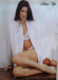 Adriana Volpe feet photo thumbnail