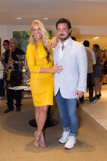 Adriane Galisteu feet photo thumbnail