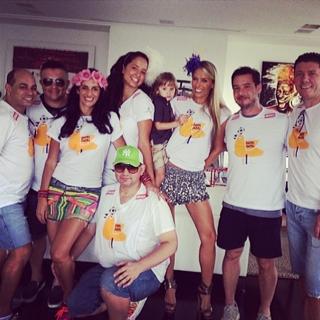 Adriane Galisteu feet photo thumbnail