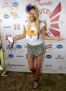 Adriane Galisteu feet photo thumbnail