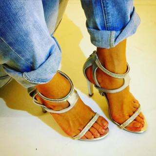 Adriane Galisteu feet photo thumbnail