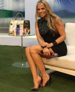 Adriane Galisteu feet photo thumbnail