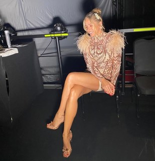 Adriane Galisteu feet photo thumbnail