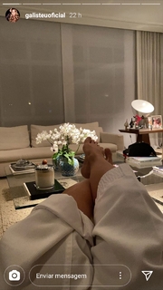 Adriane Galisteu feet photo thumbnail