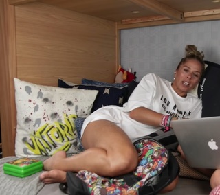 Adriane Galisteu feet photo thumbnail