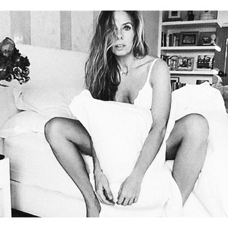 Adriane Galisteu feet photo thumbnail