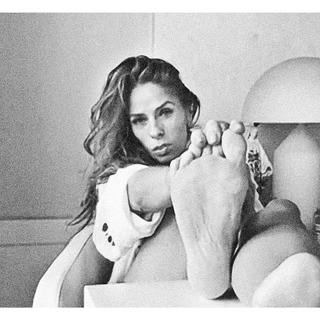 Adriane Galisteu feet photo thumbnail