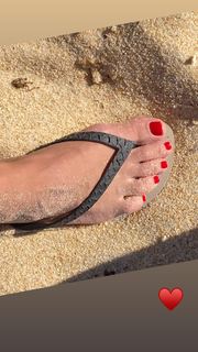 Adriane Galisteu feet photo thumbnail