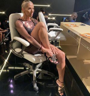 Adriane Galisteu feet photo thumbnail