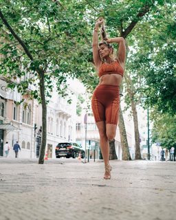 Adriane Galisteu feet photo thumbnail