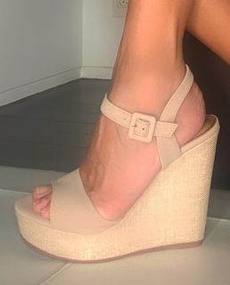 Adriane Galisteu feet photo thumbnail