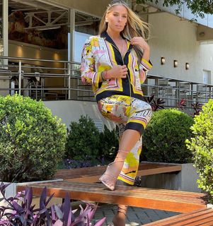 Adriane Galisteu feet photo thumbnail