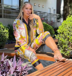 Adriane Galisteu feet photo thumbnail