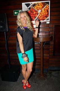 Adriane Galisteu feet photo thumbnail