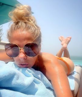 Adriane Galisteu feet photo thumbnail