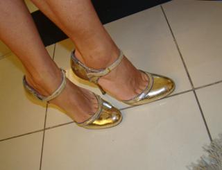 Adriane Galisteu feet photo thumbnail