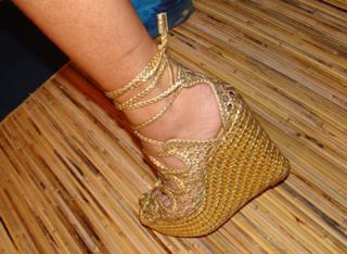 Adriane Galisteu feet photo thumbnail