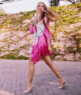Adriane Galisteu feet photo thumbnail