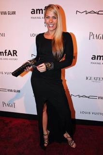 Adriane Galisteu feet photo thumbnail
