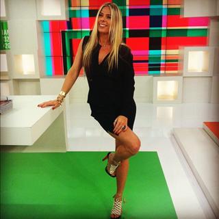Adriane Galisteu feet photo thumbnail