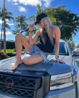 Adriane Galisteu feet photo thumbnail