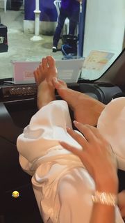 Adriane Galisteu feet photo thumbnail