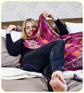 Adriane Galisteu feet photo thumbnail