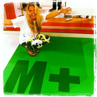 Adriane Galisteu feet photo thumbnail