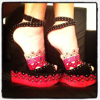 Adriane Galisteu feet photo thumbnail