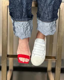 Adriane Galisteu feet photo thumbnail