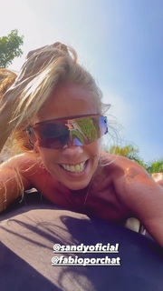 Adriane Galisteu feet photo thumbnail